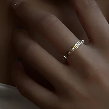 2023 Луксозен златен цвят квадратен циркон пръстен от неръждаема стомана за жени Романтична Engageme сватбено парти бижута на едро Fadeless