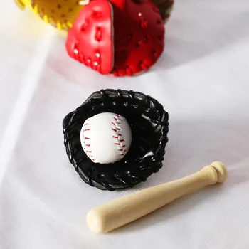 3 Комплект от парчета Мини бейзболен прилеп Куклена къща Бейзболна ръкавица Миниатюрни предмети Симулация Спортни стоки Кукли Къща Аксесоари за открито