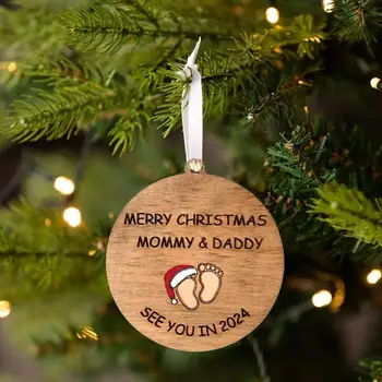 Дървена коледна елха висяща украса украшение Весела Коледа мама и татко ще се видим през 2024 г. Подаръци за бъдещи родители